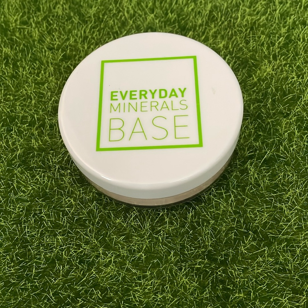 🆕 Everyday Minerals Base in Rosy Medium 4C